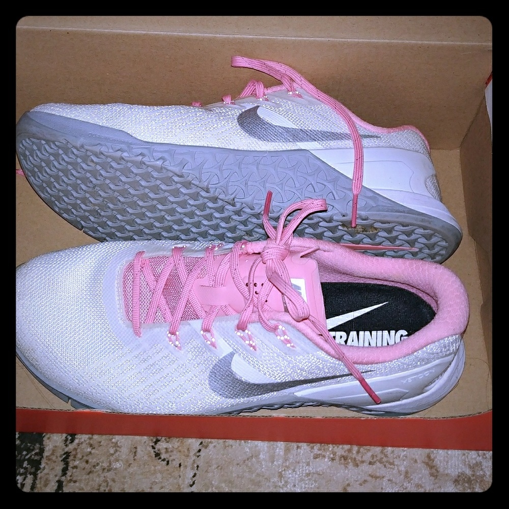Nike Netcom 3 training sneakers
